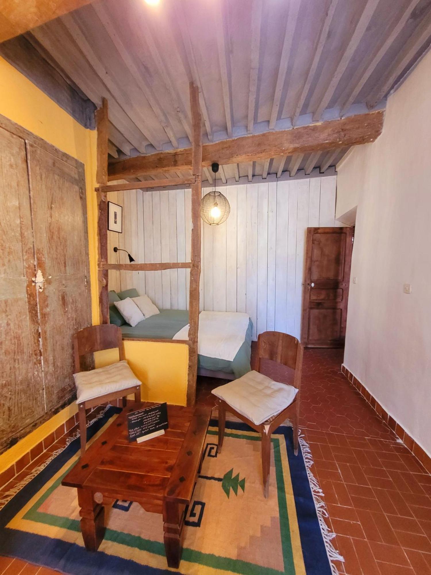 Au Puits De La Fontaine Hotel Tavernes Quarto foto
