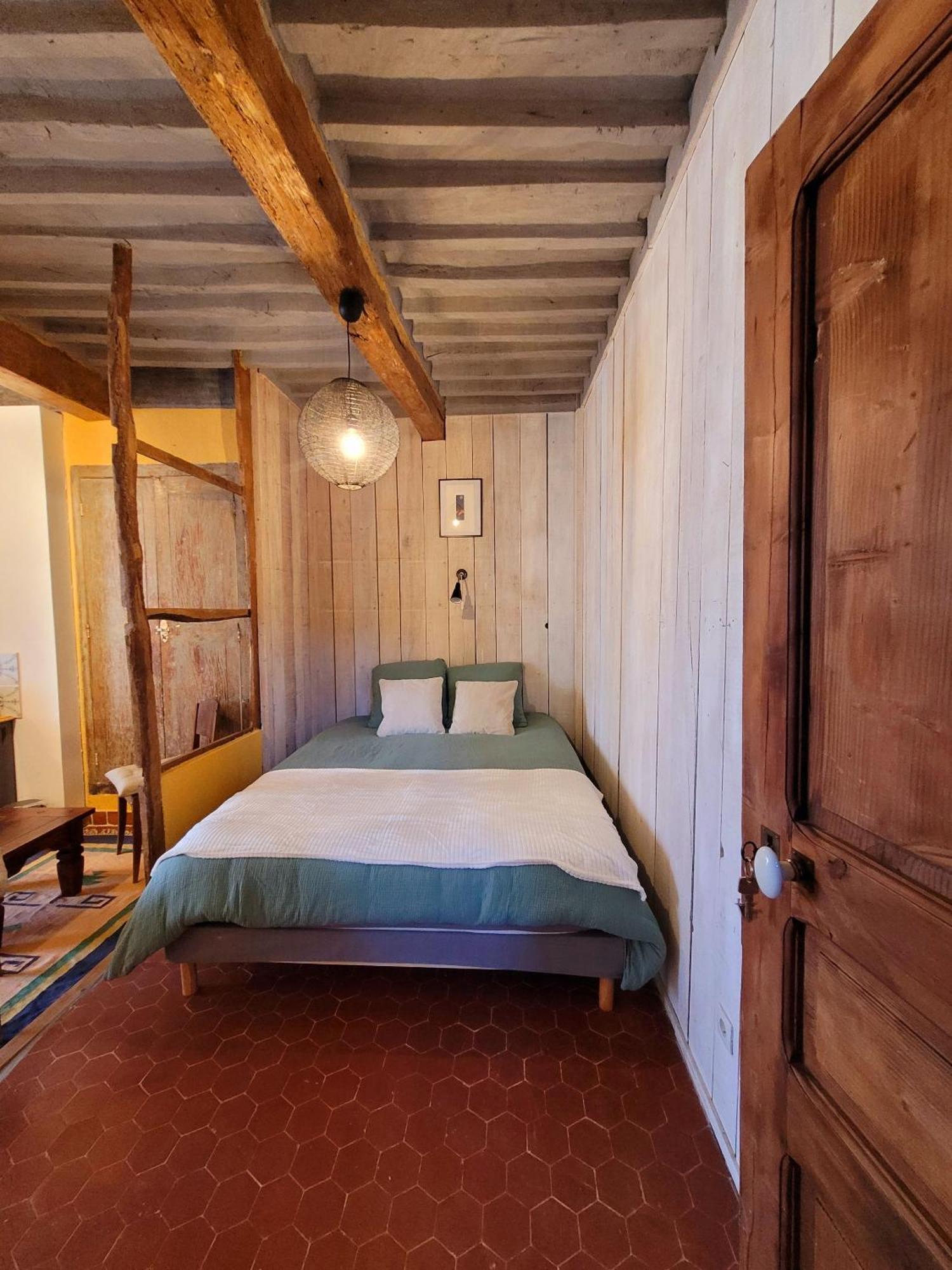 Au Puits De La Fontaine Hotel Tavernes Quarto foto